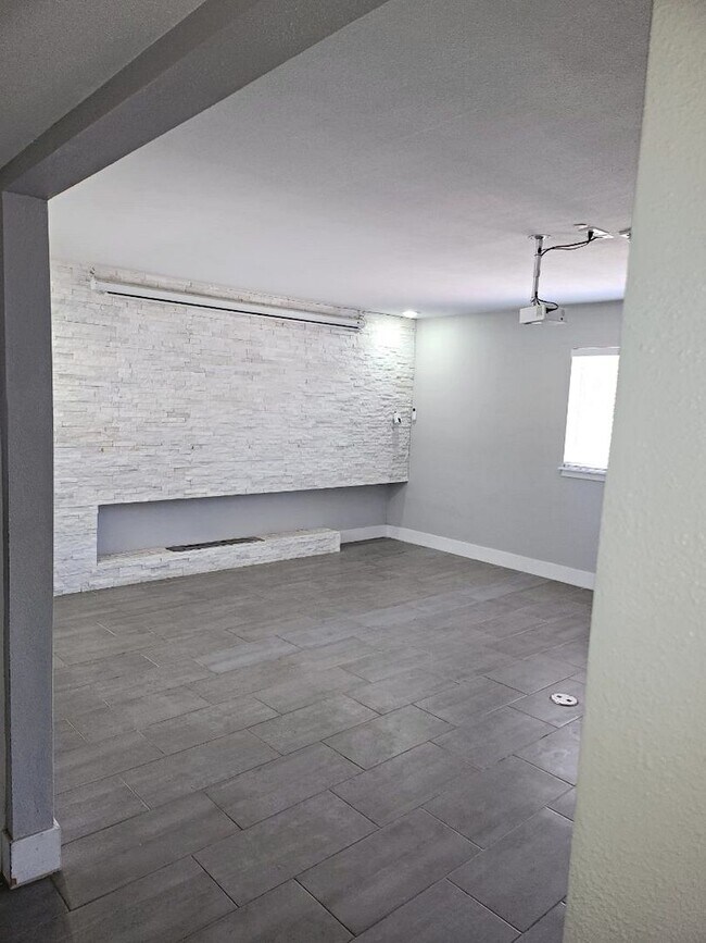 Building Photo - Shadow Mountain 1452