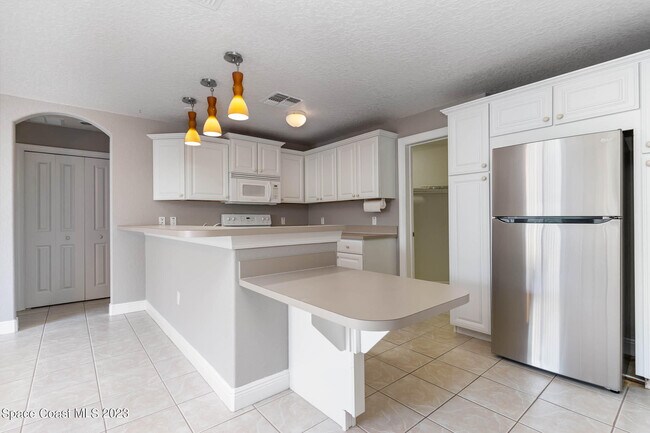 Building Photo - 1370 Isabella Dr