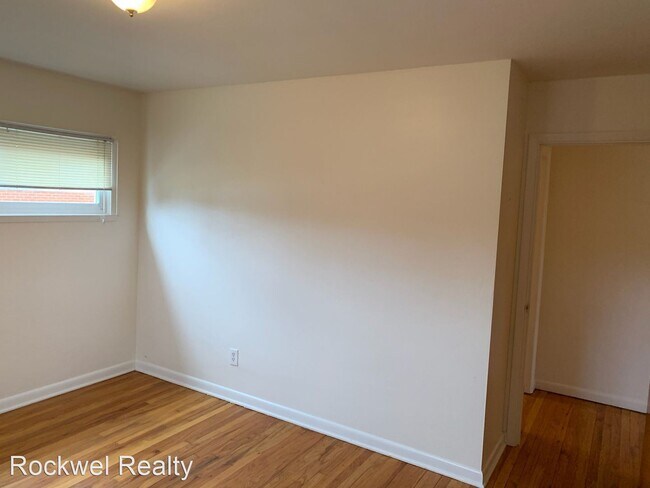 Building Photo - 3 br, 1 bath House - #7 Mount Royal Court