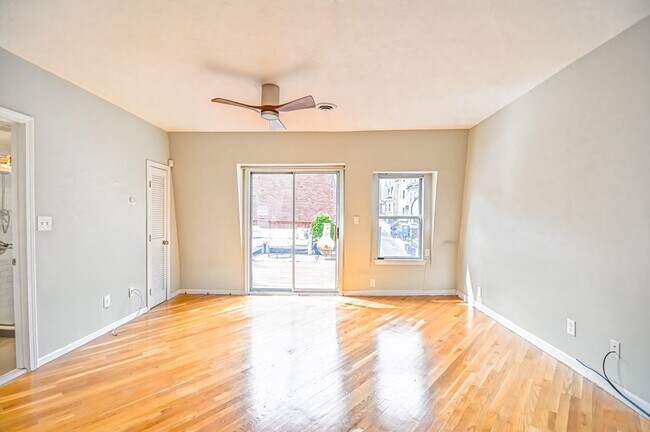 Foto del edificio - 493 E 4th St