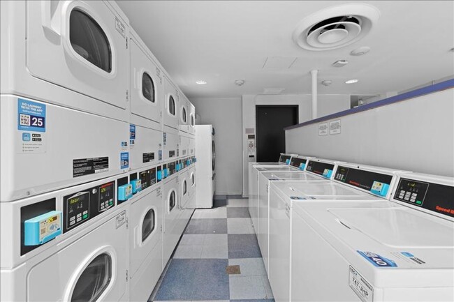 Building Photo - 1 bedroom in Chicago IL 60613