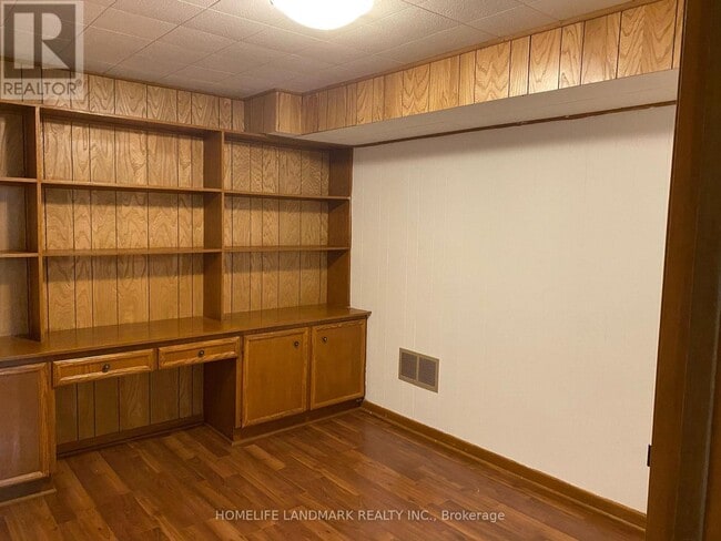 Building Photo - 34 Argonne Crescent