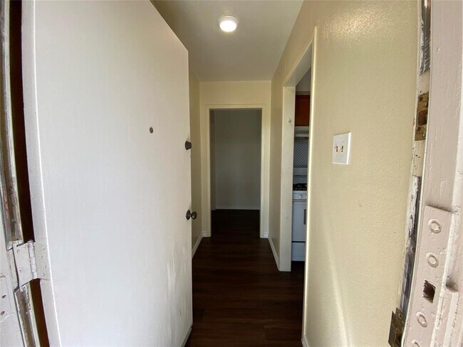 Foto del edificio - 3719 Hiford Dr