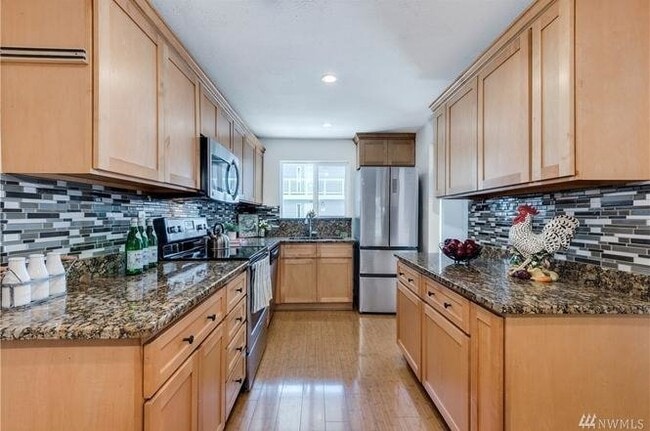 Building Photo - Modern Updated large Bellevue 2bd 2bath Condo!