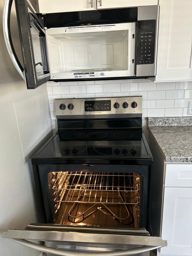 Foto del edificio - 3200-3200 Grider Cir