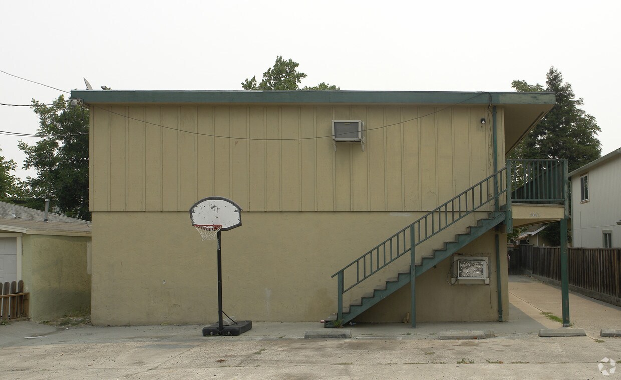 Foto del edificio - 2405 Applegarth Ln