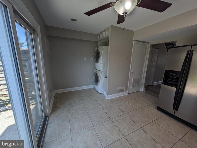 Foto del edificio - 8435 Norwood Dr