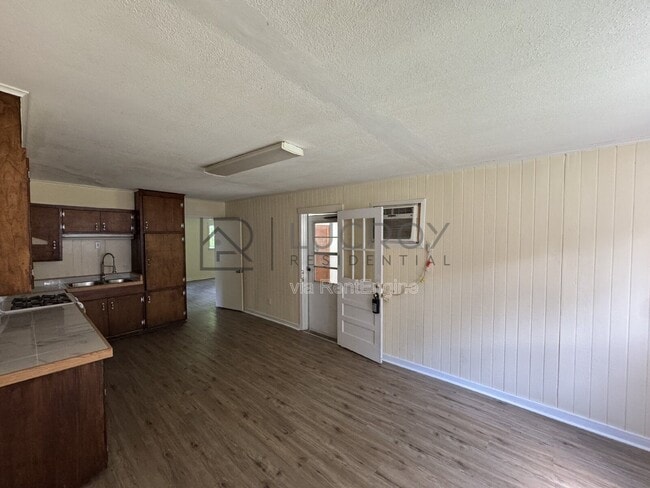 Building Photo - 3148 Sylvester Dr