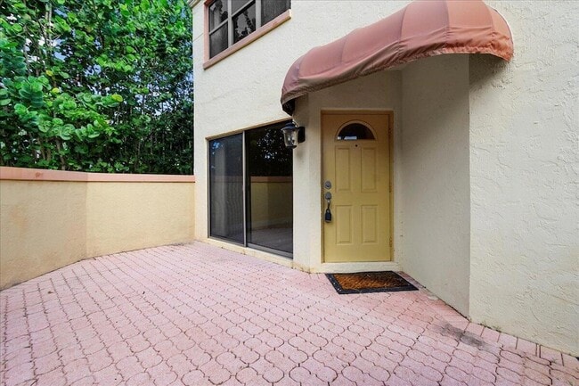 Photo - 41 Uno Lago Dr Townhome