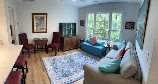 Spacious living area - 332 Lamont Dr