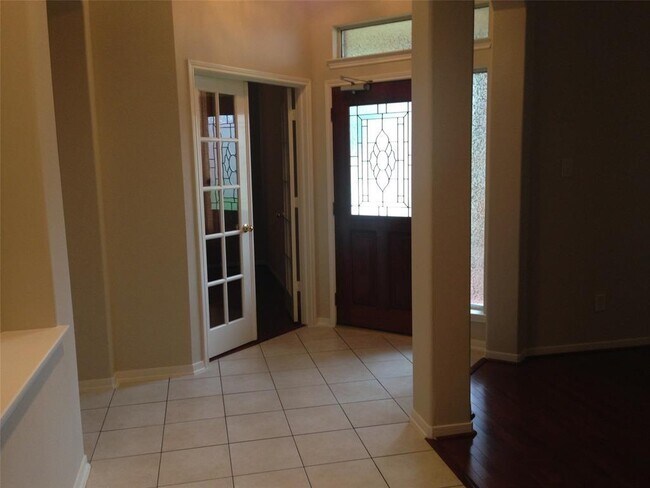 Foto del edificio - 5126 Winterwood Dr