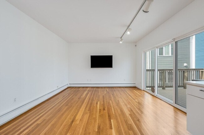 Foto del edificio - 402 E 7th St