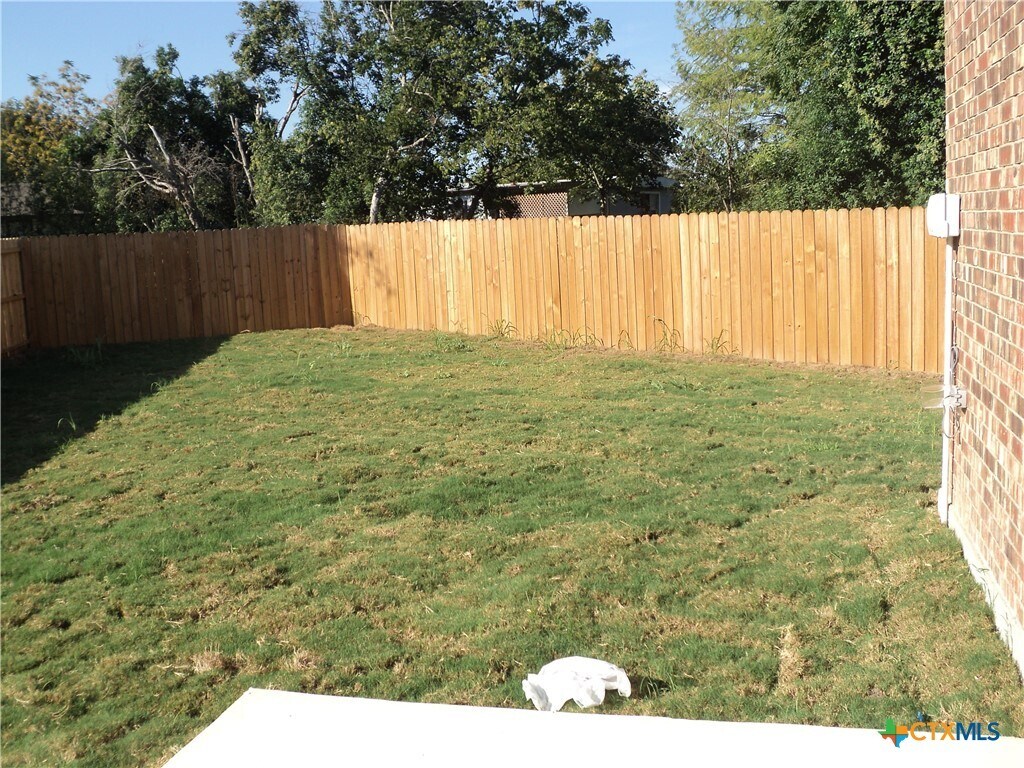 Building Photo - 1105 Brown Rock Dr
