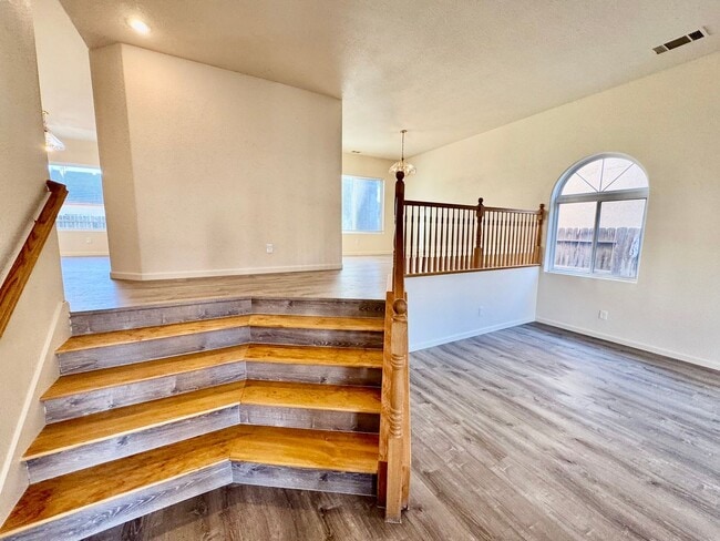 Foto del edificio - REDUCED!!! 4 Bedroom, 3 Bath Tri-Level Home with NEW UPGRADES!