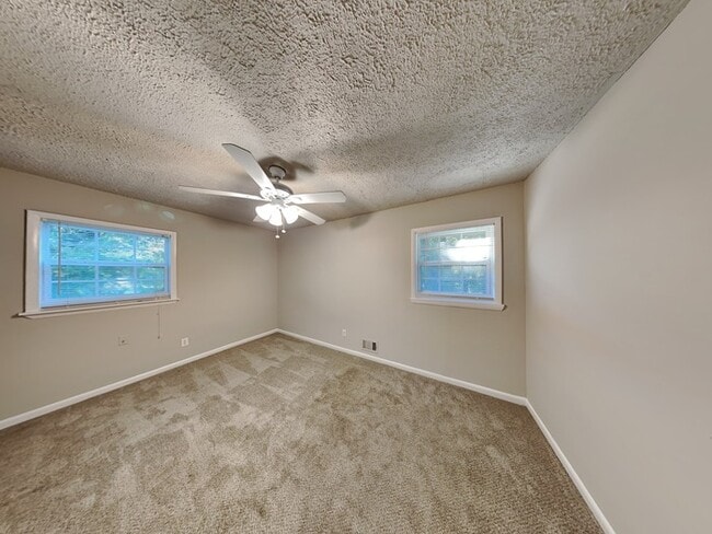 Foto del edificio - 8050 Attleboro Dr