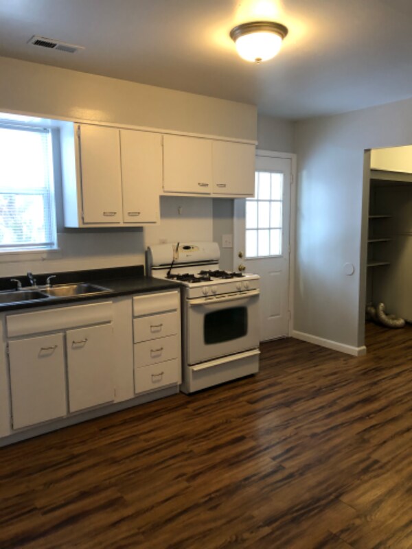 Building Photo - 12 Warsen Ave