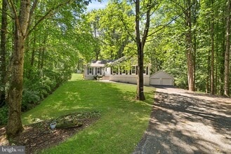 Building Photo - 38151 Snickersville Turnpike