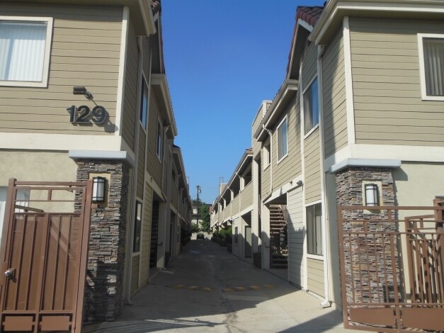Foto del edificio - 125-129 S California St