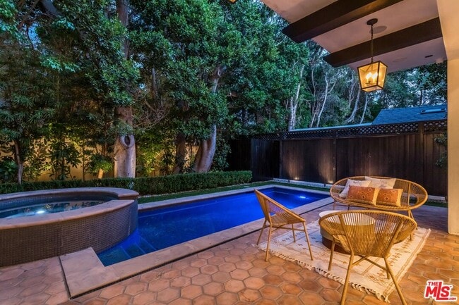 Building Photo - 820 N Vista St