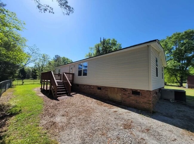 Building Photo - 108 Otis Rd