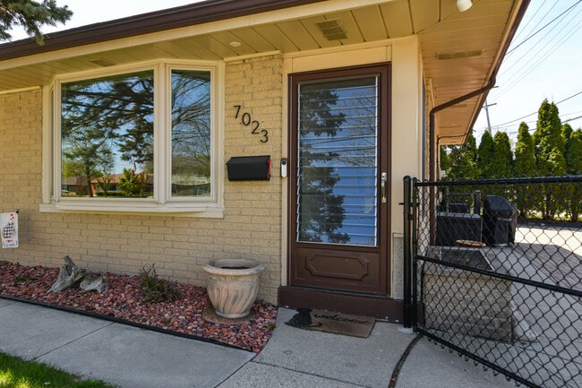 Building Photo - 7023 W Morgan Ave