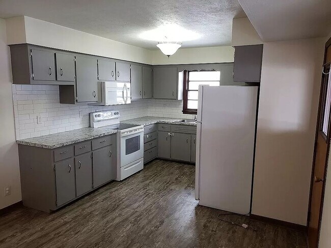 Foto del edificio - Spacious Home For Rent In Bellevue