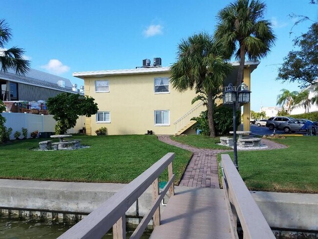 Foto del edificio - 9715 Harrell Ave