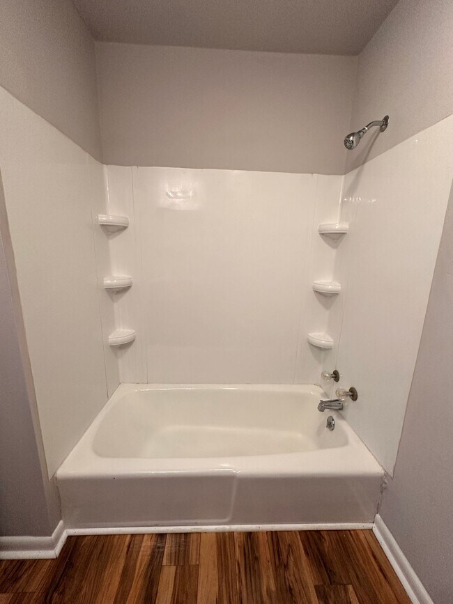 Foto del edificio - The Lofts at Winchester! 2 BR, 1 Bath, Off-Street Parking, Small Pets Ok!