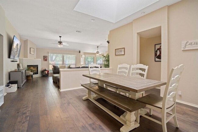 Building Photo - 1109 Red Ranch Cir