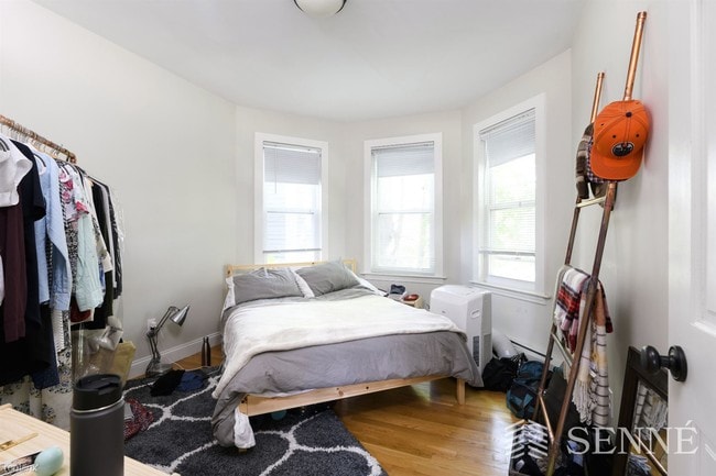 Building Photo - 3 br, 1 bath  - 212 Harvard St Unit 2R