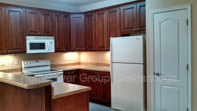 Building Photo - 5651 Mountain Oaks Ln