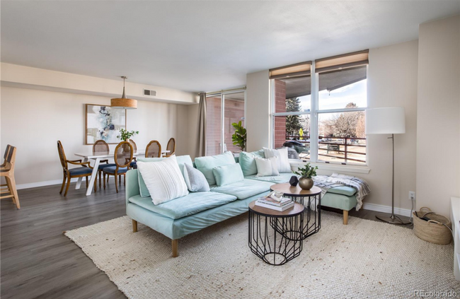 Foto del edificio - Updated 2 Bed 2 Bath in Denver's Mayfair N...