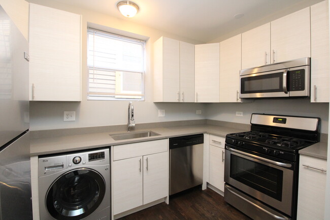 Foto del edificio - 2130 N Sawyer Ave