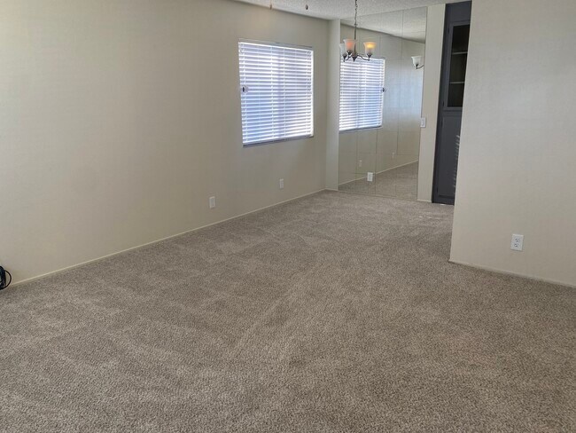 Building Photo - 1267 Casita Dr