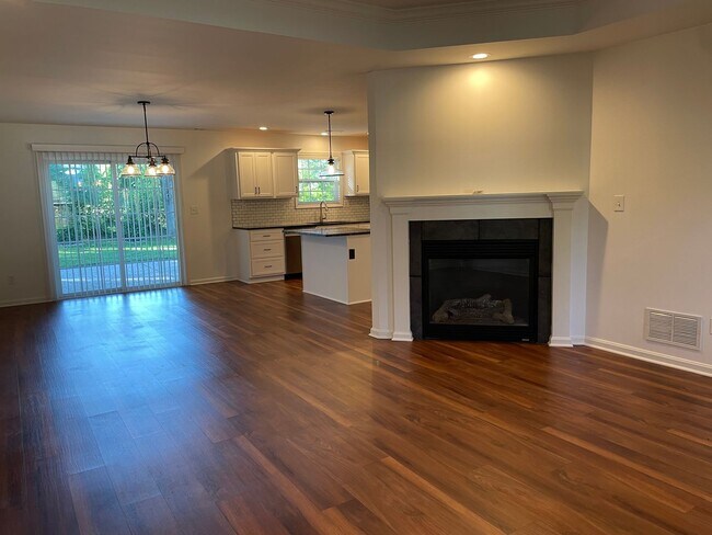 Building Photo - BEAUTIFUL 3 Bedroom 2 Bath Home in the Cit...