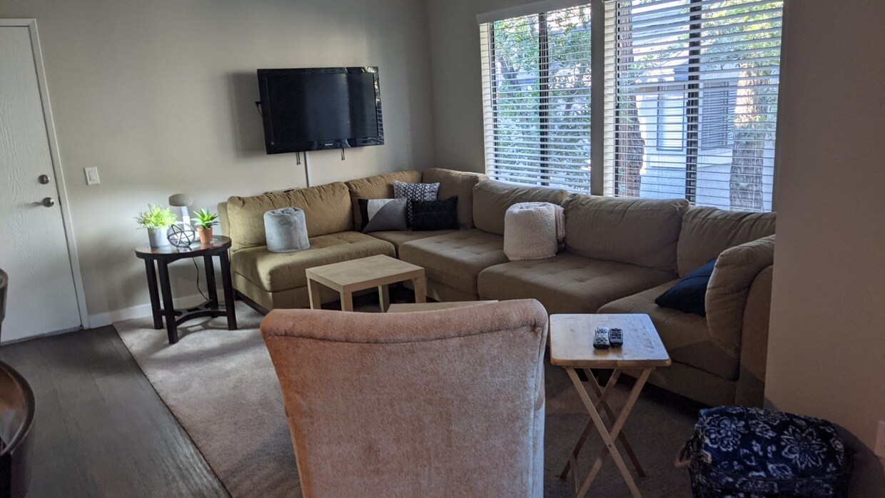 BEAUTIFUL SPACIOUS FULLY FURNISHED 2BD 2BA IN GATED COMMUNITY - 1824 Firethorne Plz