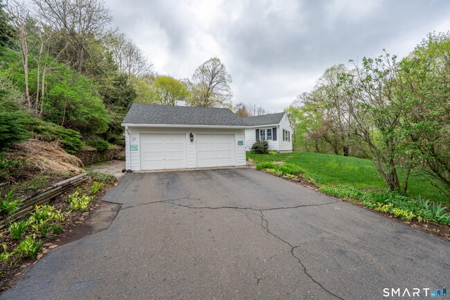 Building Photo - 30 Hillsboro Dr