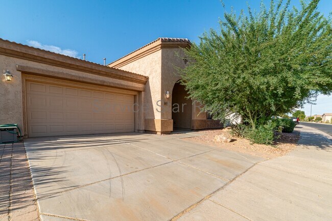 Building Photo - 4642 E Blue Spruce Ln