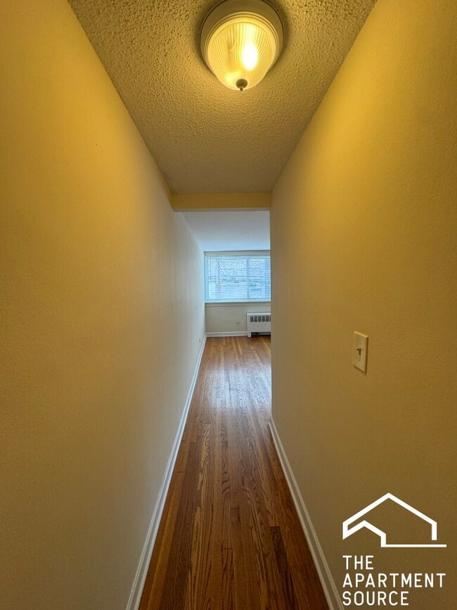 Building Photo - 4044 N California Ave