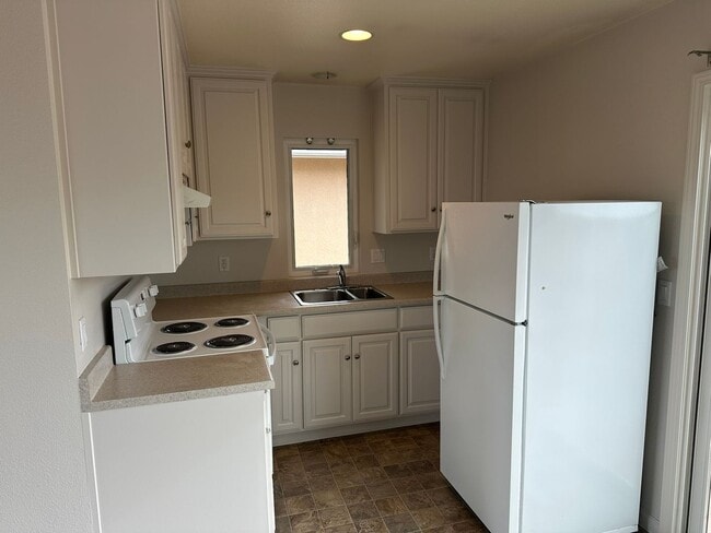 Building Photo - JEGAR562