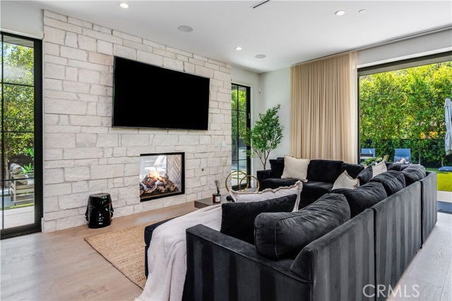 Building Photo - 5517 Allott Ave