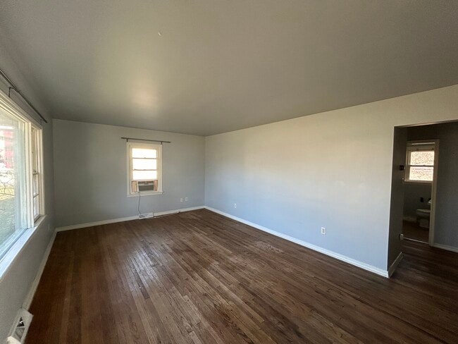 Building Photo - 2209 Smith Ave