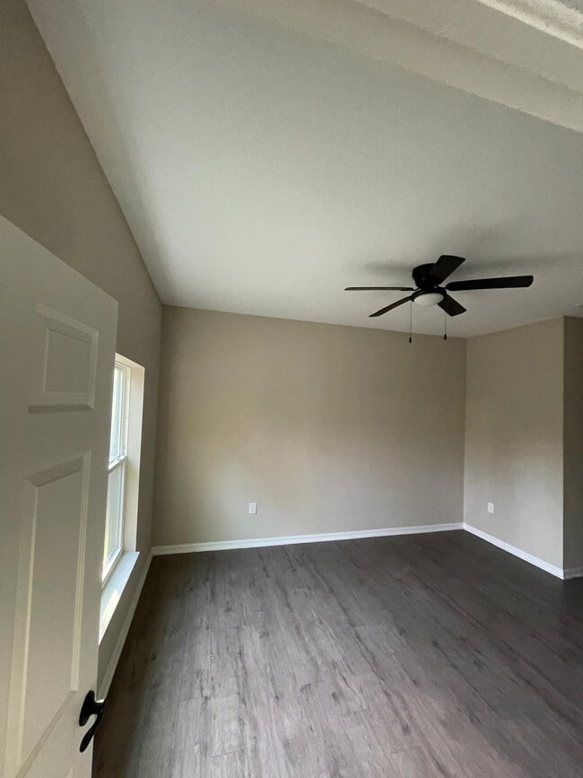 Building Photo - 6270 W Oak Park Blvd