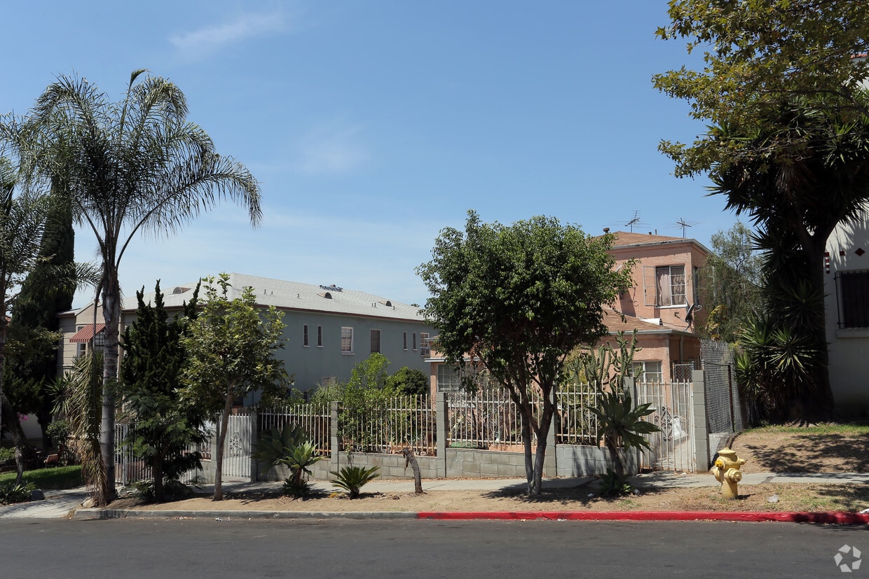 Building Photo - 149 N Kenmore Ave