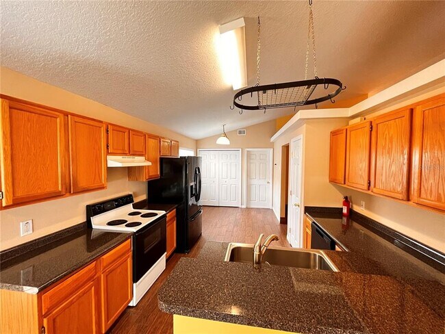 Building Photo - 2280 Pebblewood Dr