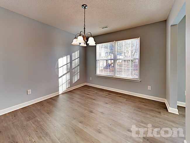 Foto del edificio - 1008 Crowders Woods Dr