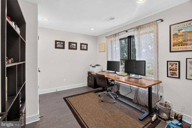 Foto del edificio - 6106 Swansea St