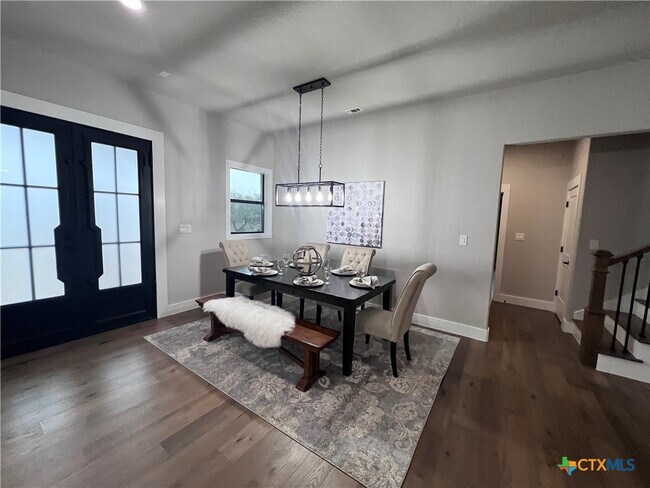 Building Photo - 725 Winding View