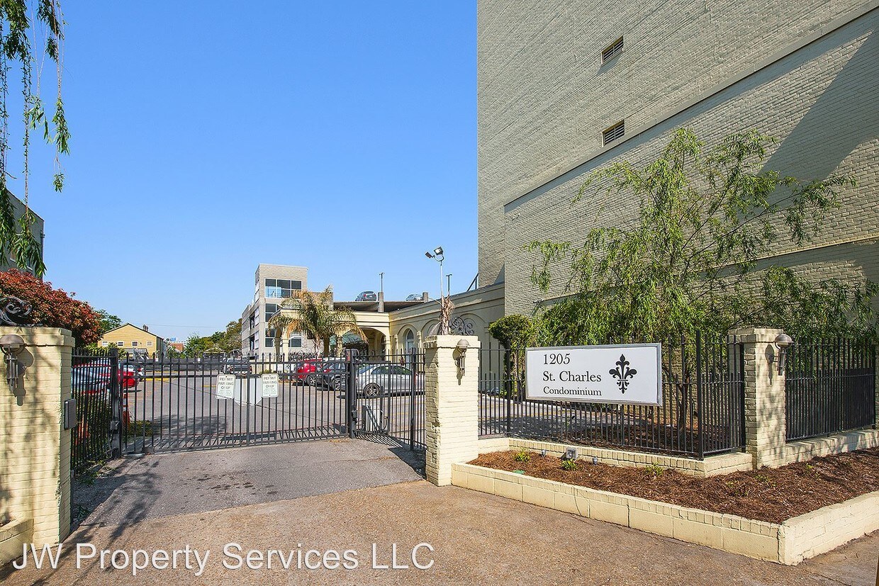 Primary Photo - 1205 Saint Charles Ave