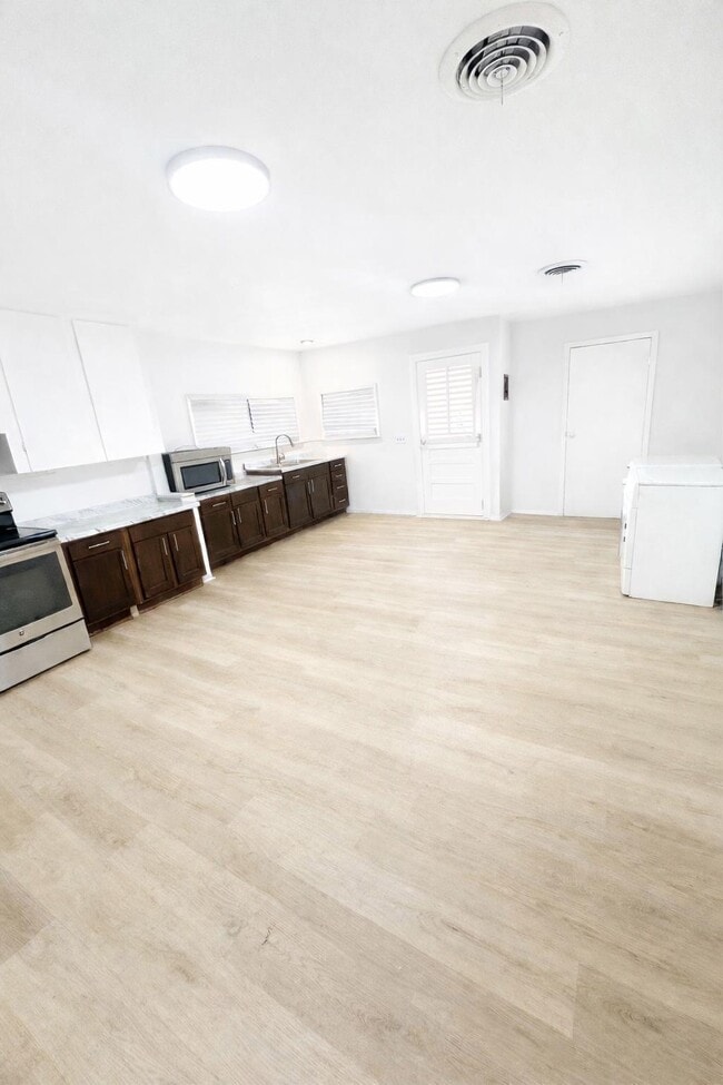 Building Photo - 2108 Horn Rd